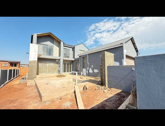 4 BEDROOM HOUSE FOR SALE IN FOUNTAINBROOK ESTATE